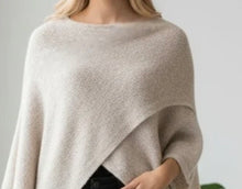 Cargar imagen en el visor de la galería, Jersey Poncho
