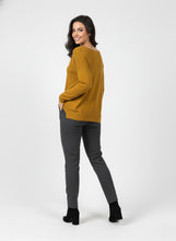 Cargar imagen en el visor de la galería, Jersey suave mostaza
